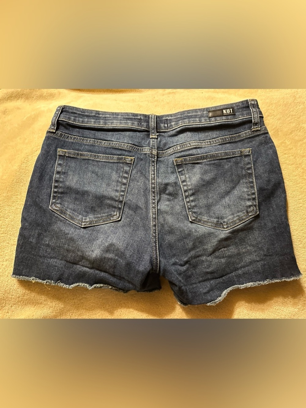 KUT from the Kloth Gidget Fray Denim Blue Jean Shorts Women’s 8 MSRP $79 EEUC - Picture 2 of 4